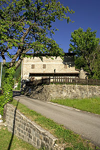 Verso case Caniparoli (foto Willer Barbieri)